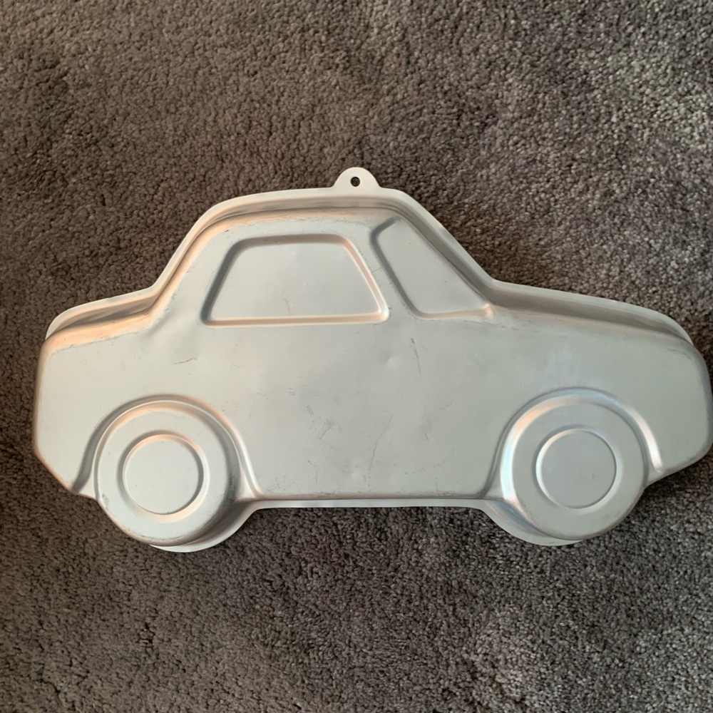 Wilton Vintage Funny Car Sedan Cake pan. Good used condition.